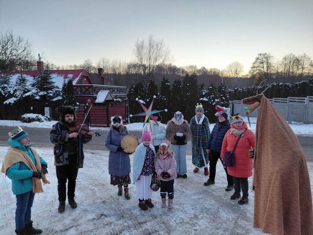 kolędowanie z turoniem i gwiazdą Swoi Stępczak 